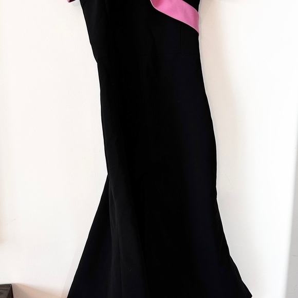 Christian Siriano Cold-Shoulder Midi A-Line Dress Crepe in Black/Pink Si… - Picture 13 of 15